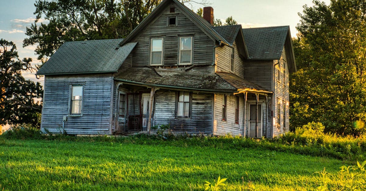 Cover Image for Echoes of the Past: Exploring the Fascinating World of Abandoned Homes